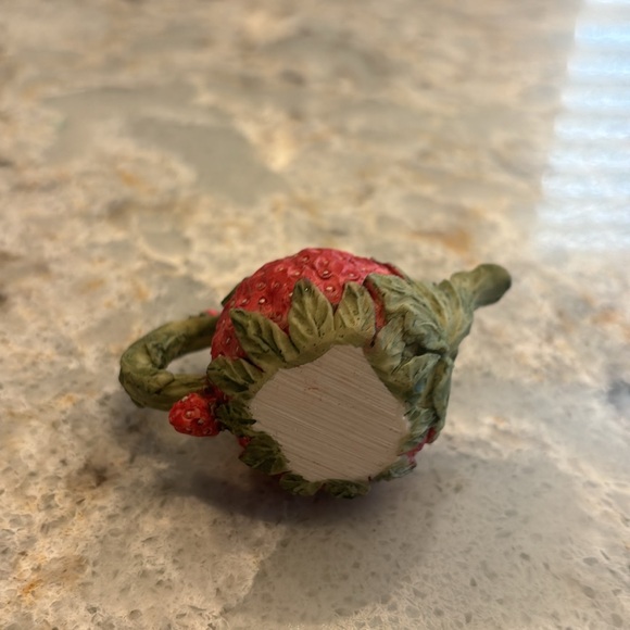 Teapot set, Miniature with removable lids. Large is Avon. Two smaller unmarked. - Picture 9 of 13